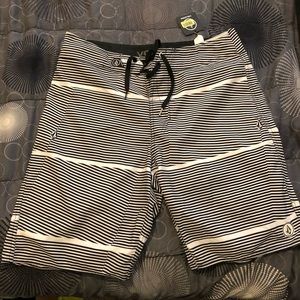 Men’s Volcom board shorts
